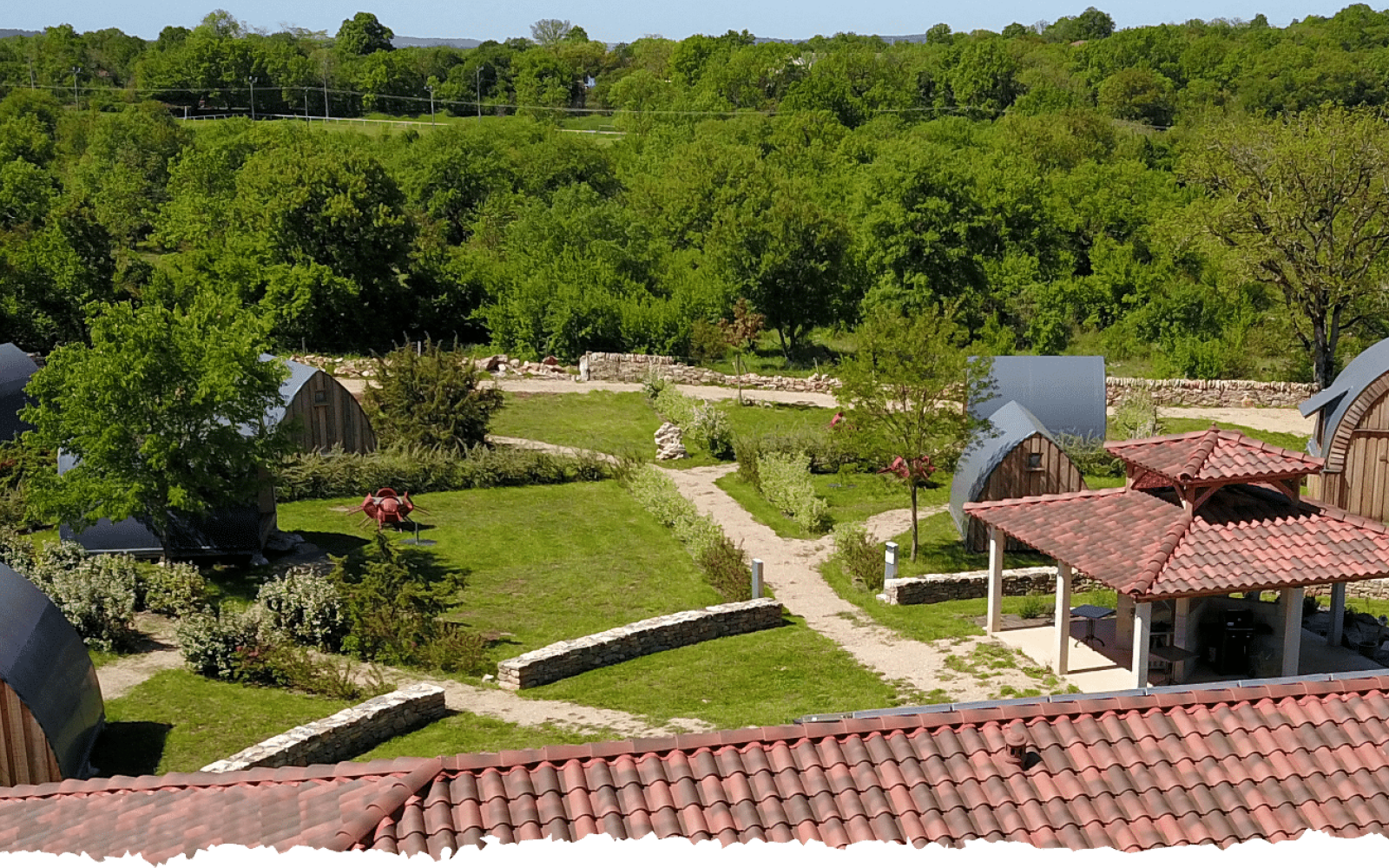 Les logements en bois du camping
